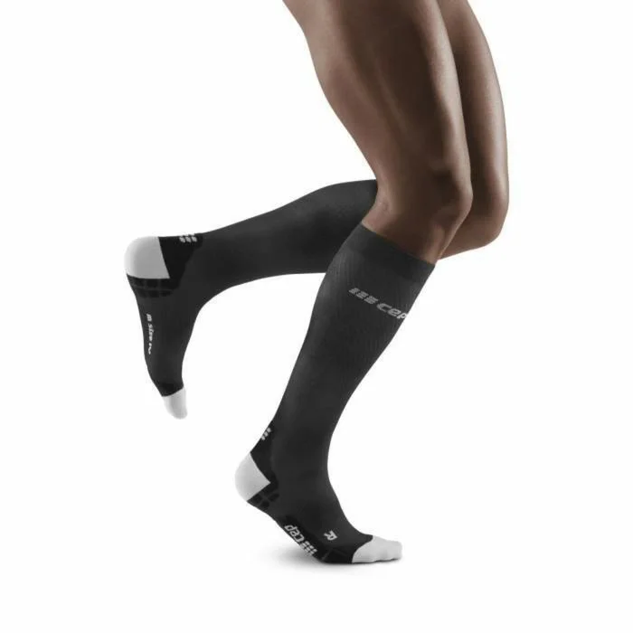 Chaussettes de compression ultralu00e9gu00e8res running CEP Compression [Taille  3]