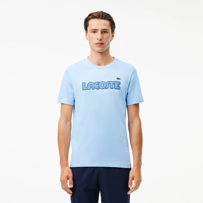 Lacoste Camiseta Ultra Dry Hombre Siglé Azul Pastel AH24